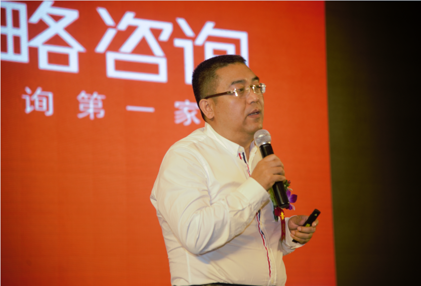 正一堂堂主杨光亮相2017第三届酒业总裁论道，阐述次高端市场的发展逻辑与竞争规律！