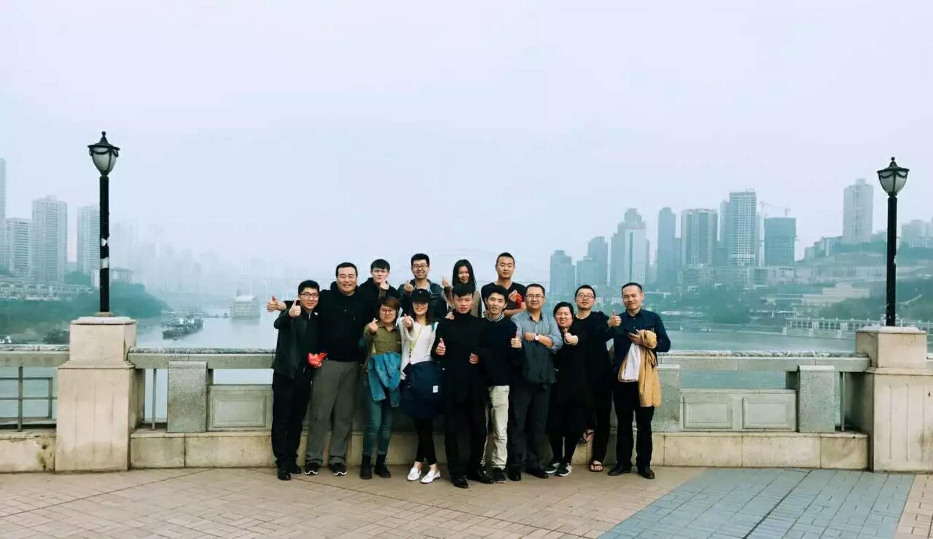 团队合影.jpg