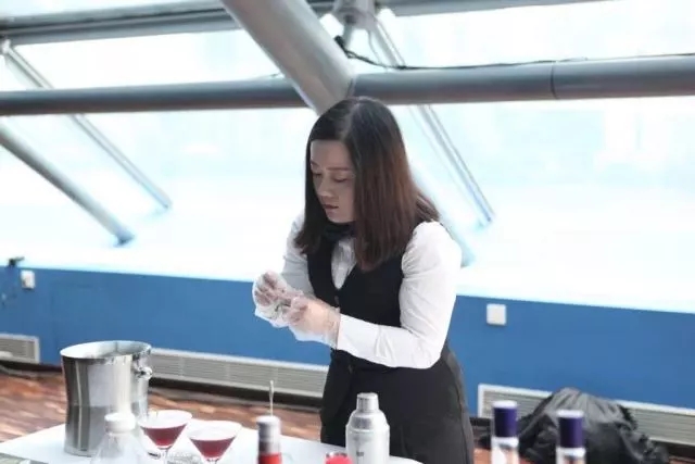 厉害了，我的调酒师！劲牌冯金娜在中国白酒鸡尾酒世界杯总决赛获奖