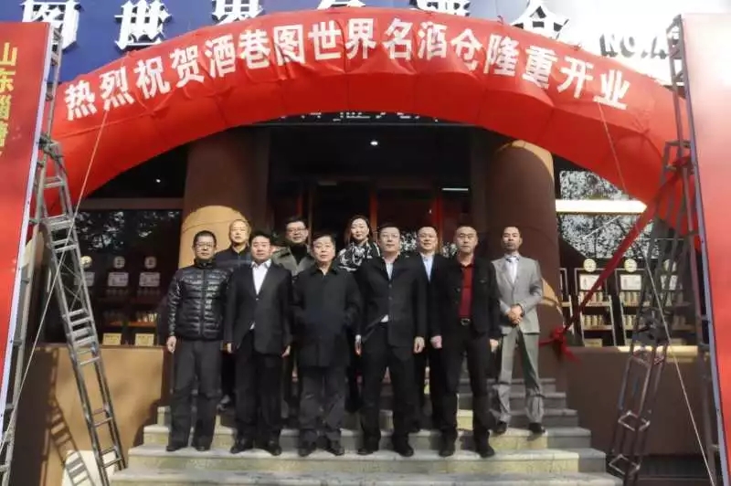 如果谈酒业的“特、优、美”，我觉得酒巷图模式算一个！