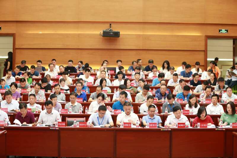 茅台集团党委听取上半年生产经营情况汇报，明确——以十足劲头创更好势头 全心全力推动茅台持续稳定健康发展