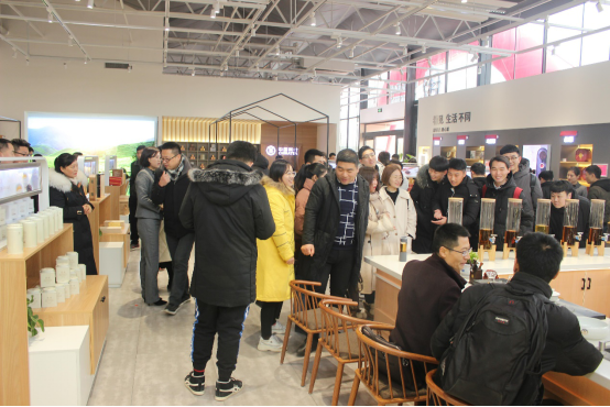 顺应消费新趋势 探索茶业新零售----中茶新零售体验馆落地郑州1059.png