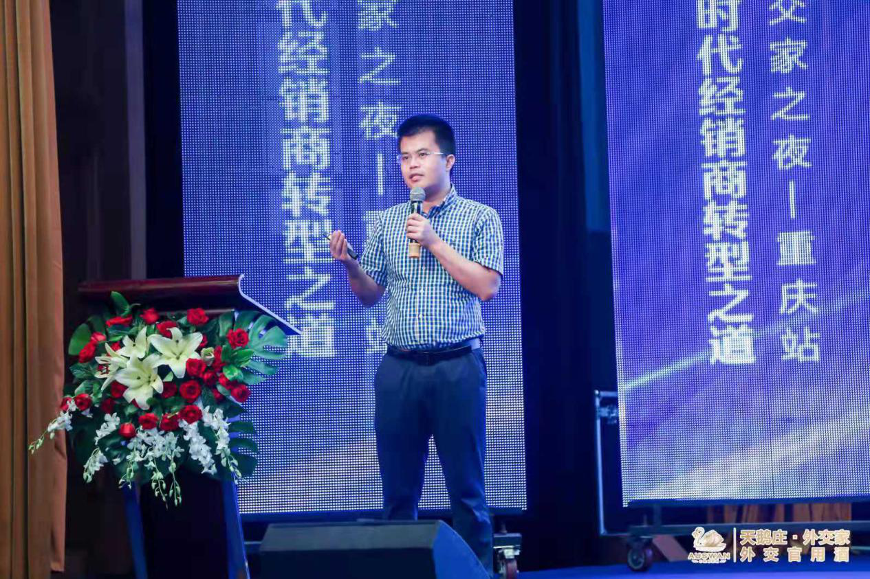 外交官与世界拳王实力站台，天鹅庄外交家招商论坛火爆重庆！