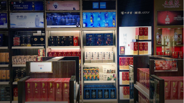 江小白正式进驻CNSC重庆机场免税店，布局全球旅游渠道182.png