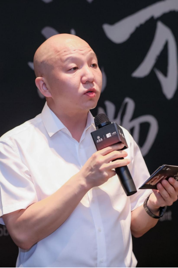 【礼盒稿】小罐茶携手五粮液打造茶酒礼盒 向世界呈递[来自东方的礼物] -0424604.png