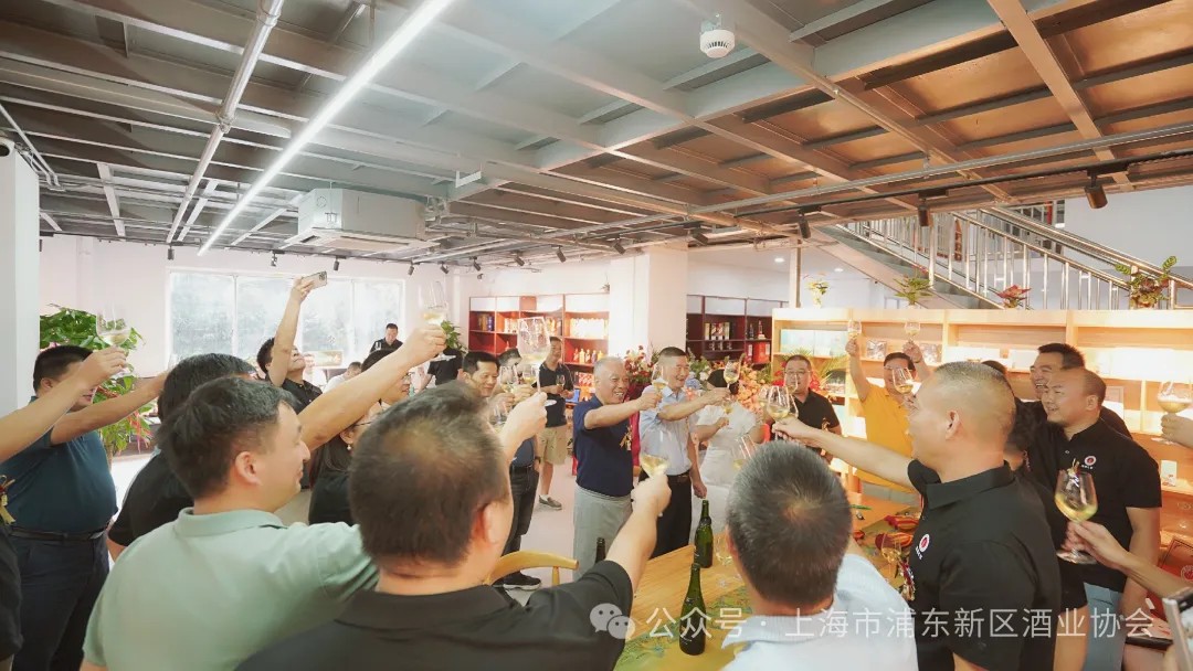 上海市浦东新区酒业协会隆重授权成立“酒协之家”，携手五家会员单位共绘酒业新篇章