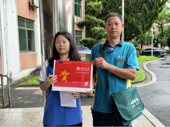 暖心助学24载!劲牌奖励员工北大录取子女10万奖学金