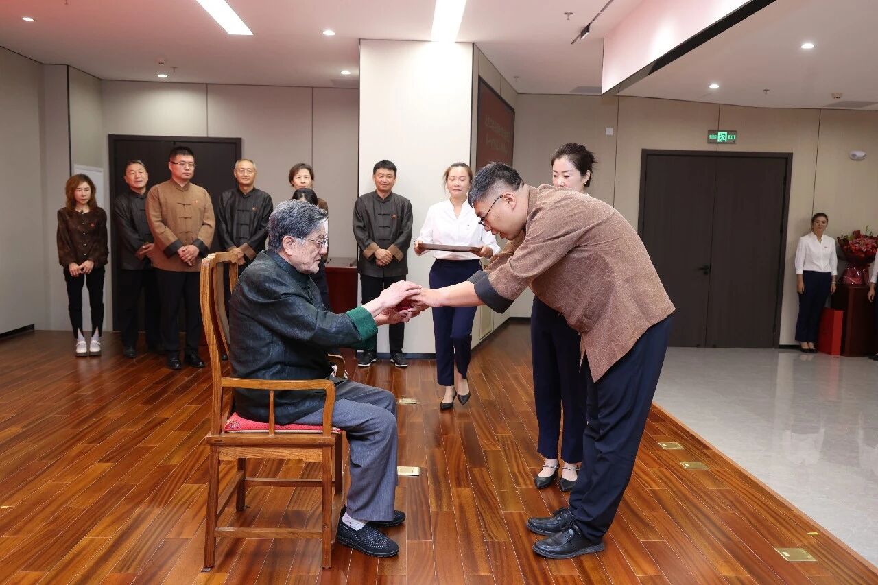 红星举办北京二锅头酒传统酿造技艺第十代传承人拜师会