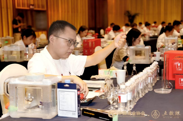 第四届中国白酒酒体设计大赛 郎酒包揽前三!