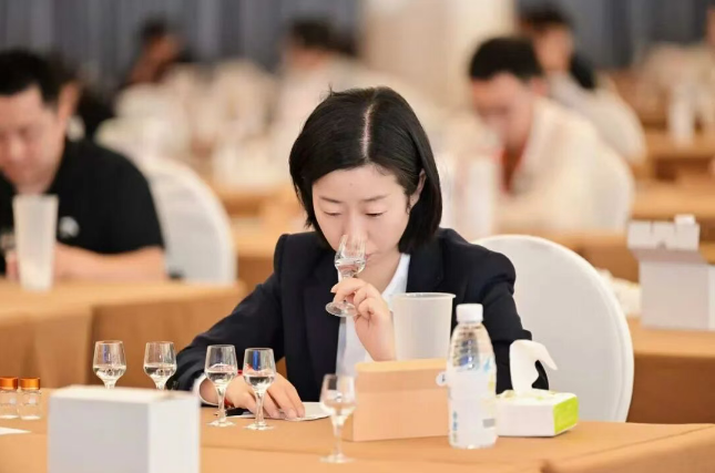 第四届中国白酒酒体设计大赛 郎酒包揽前三!