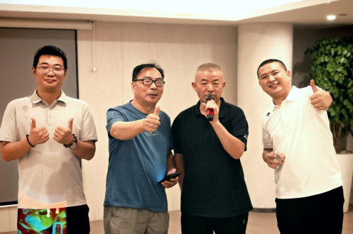 浦兴(沪东)分会召开民营经济发展专题会议暨首届“泸州老窖天恒杯”掼蛋联谊赛